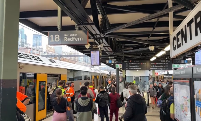 Sydney Pick Hour Tranffic on Train Platforn